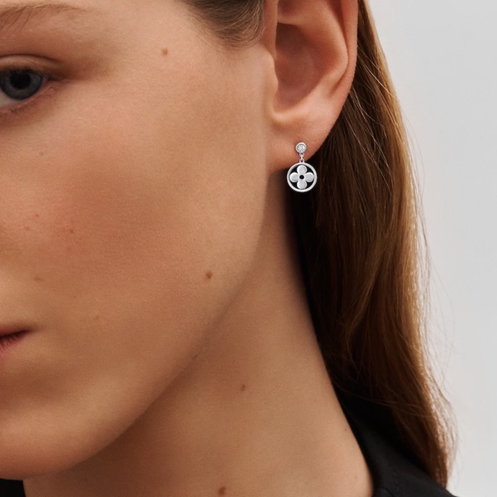 Louis Vuitton   Idylle Blossom Ear Stud, White Gold And Diamond